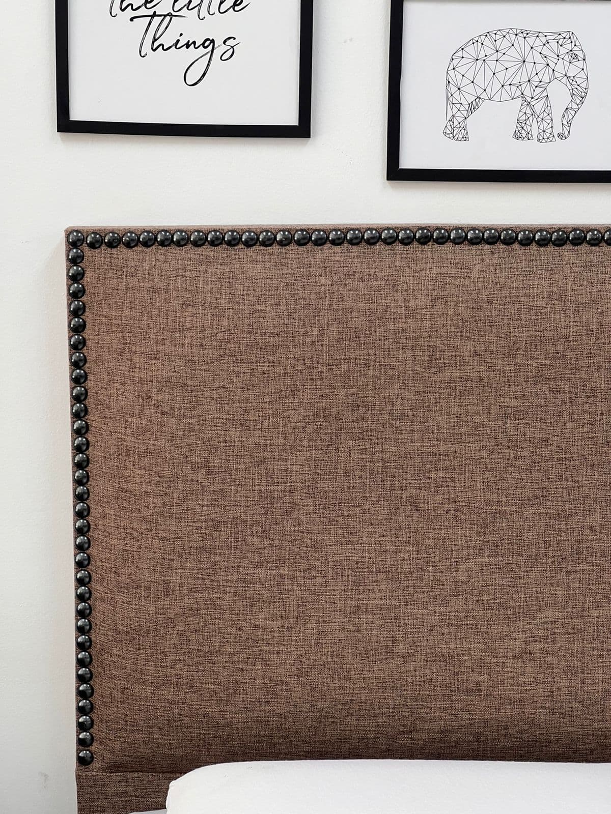 Imágen del producto RESPALDO LISO CON PERIMETRO DE TACHAS 