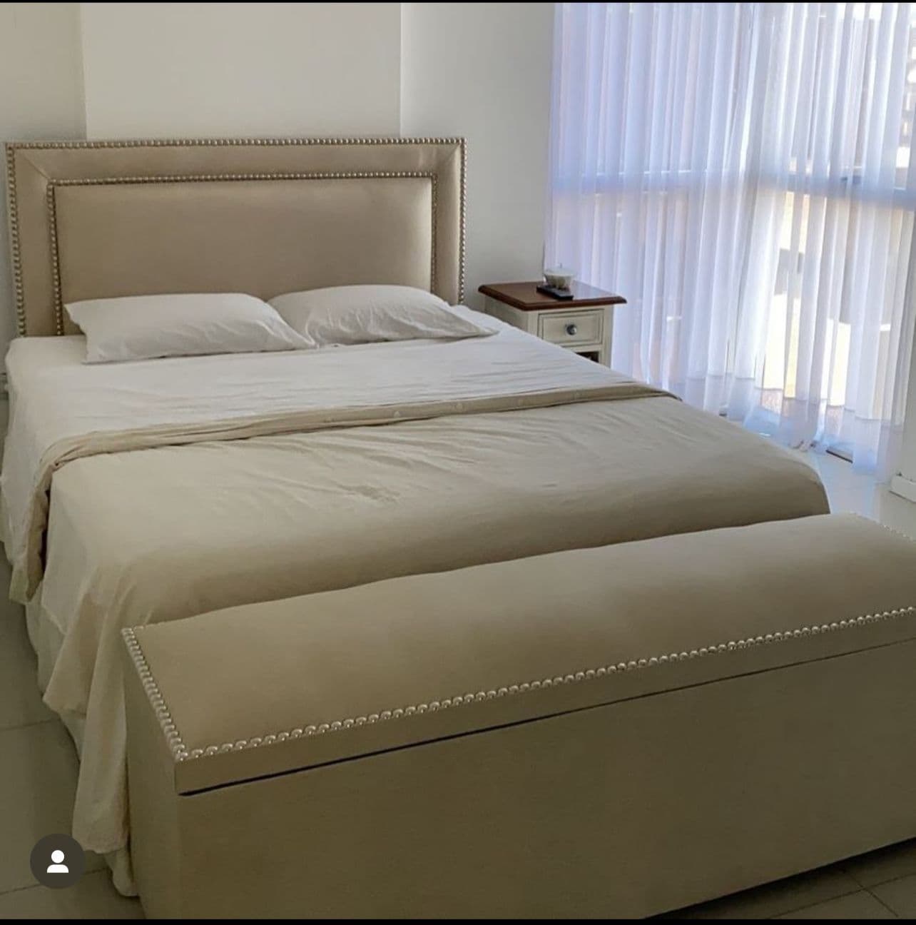 Imágen del producto RESPALDO CON MARCO Y TACHAS 