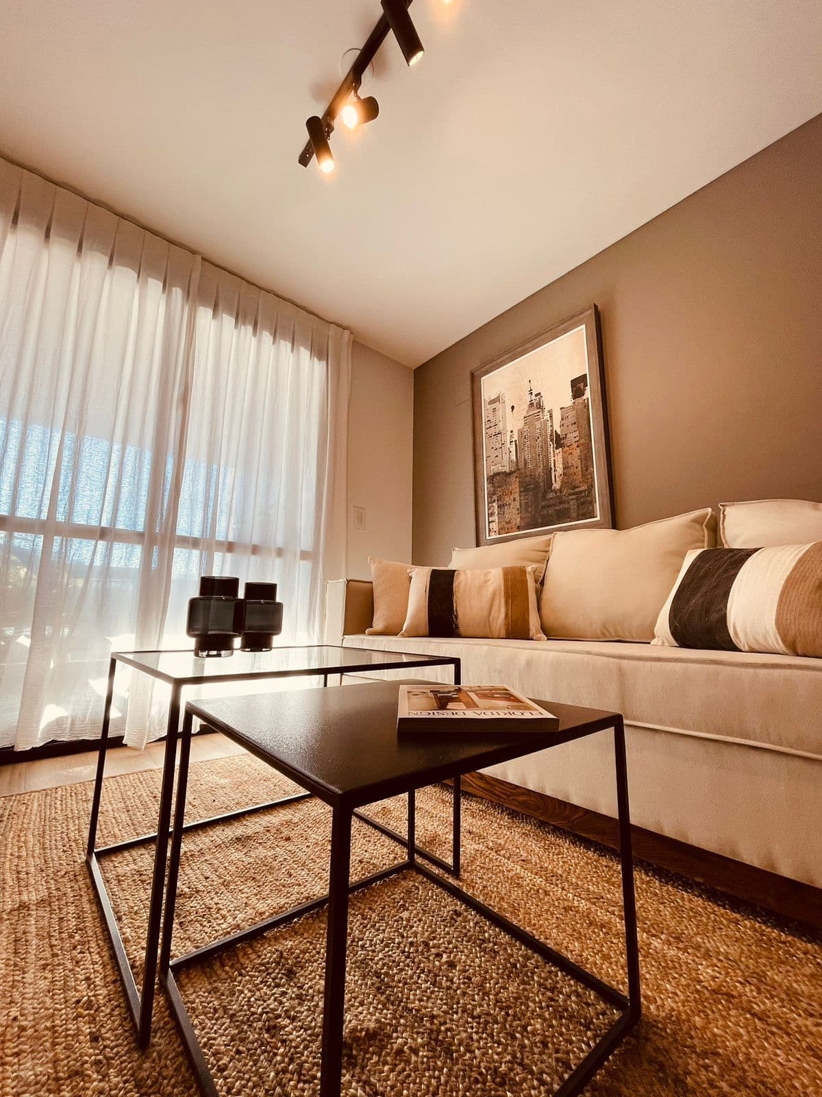 Imágen del producto SOFA INDONESIA CON BASE EN MADERA 