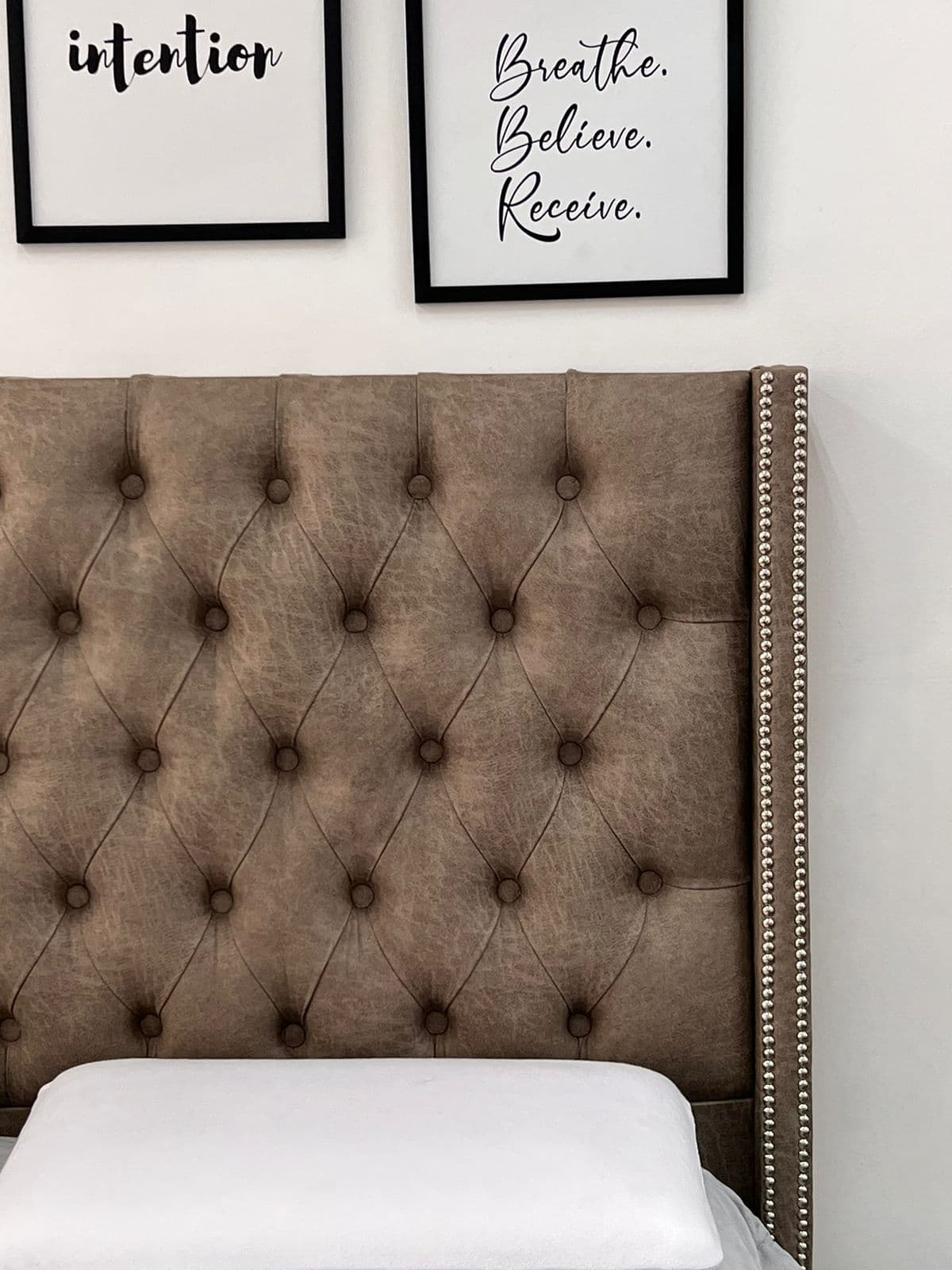 Imágen del producto RESPALDO CAPITONE CON LATERALES RECTOS 