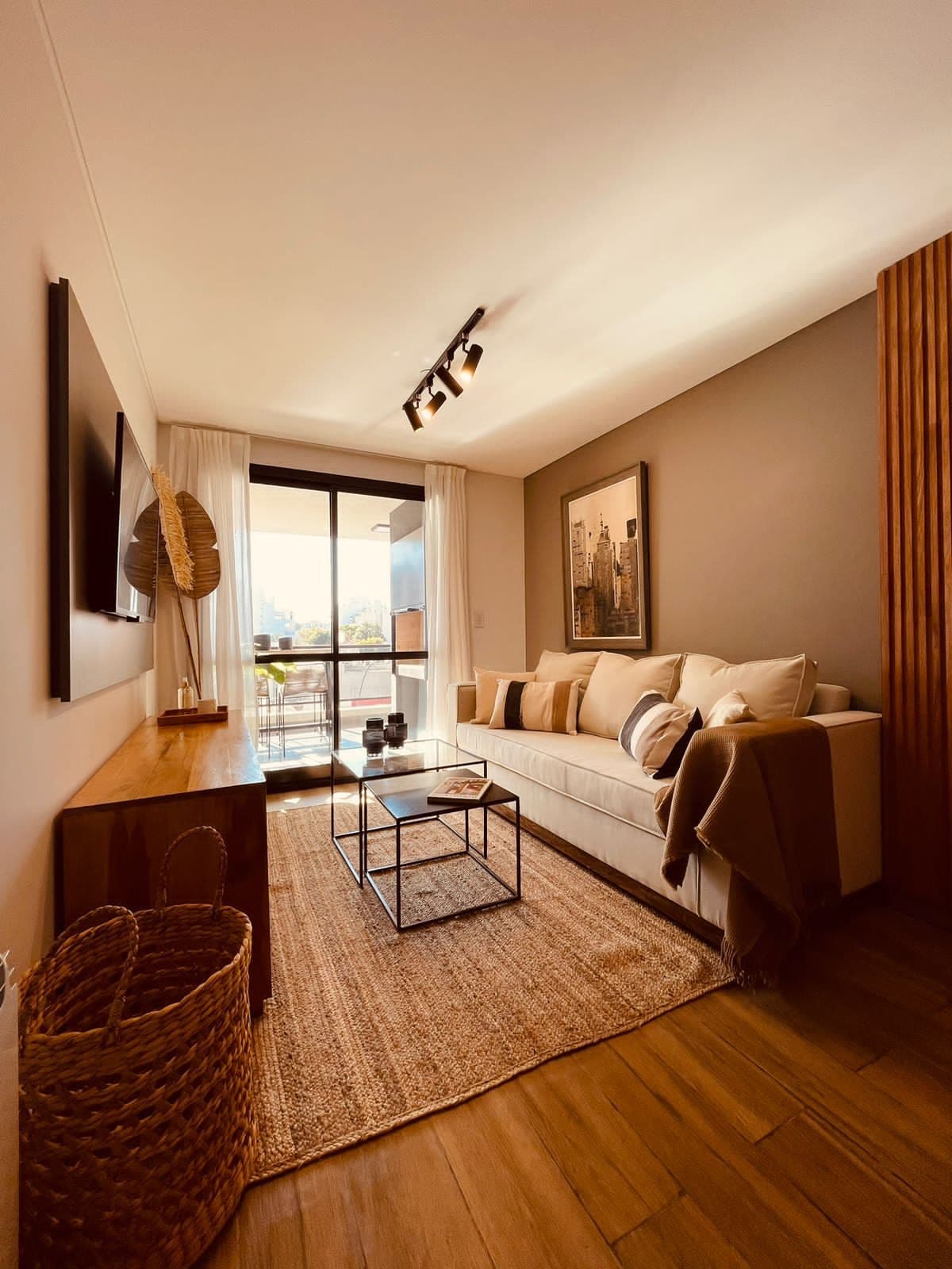 Imágen del producto SOFA INDONESIA CON BASE EN MADERA 