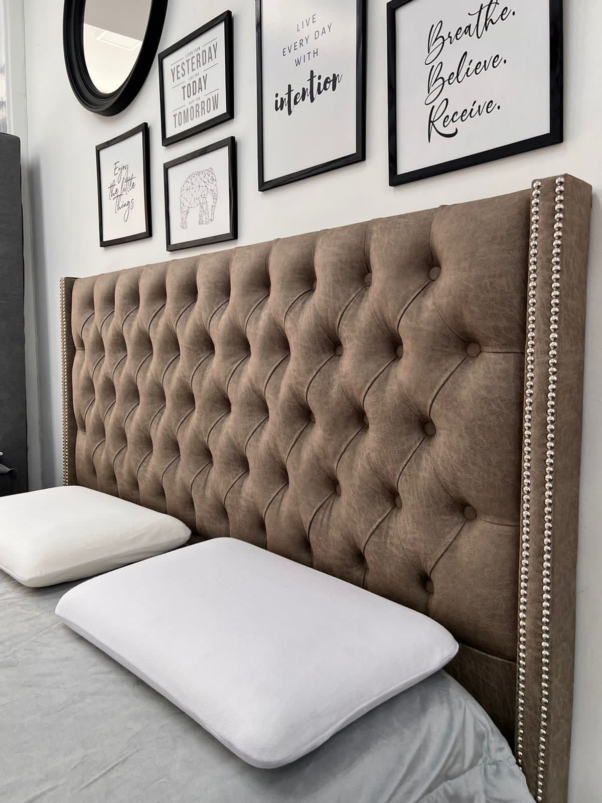 RESPALDO CAPITONE CON LATERALES RECTOS 