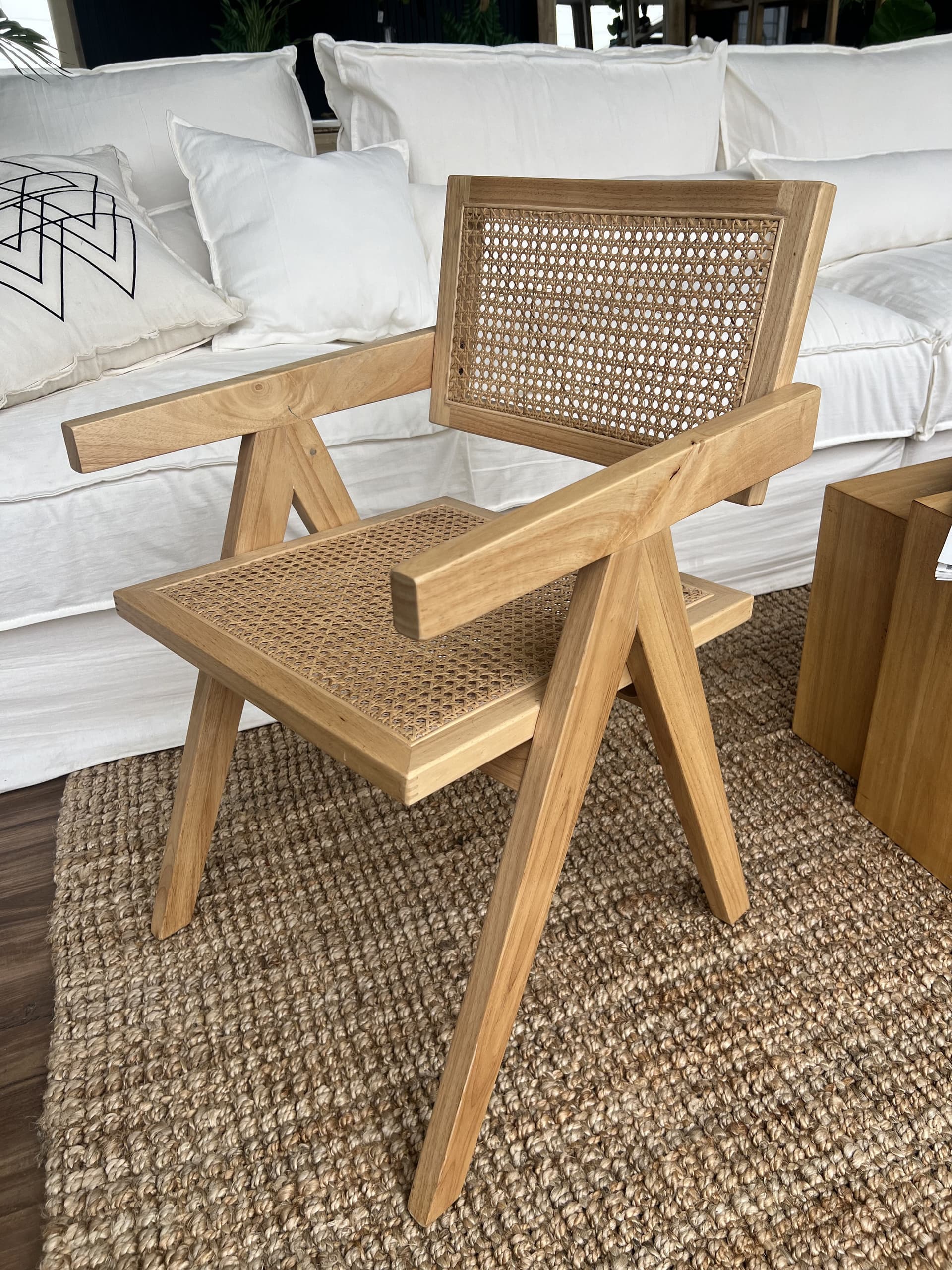 Imágen del producto JEANNERETT CON APOYA BRAZOS 