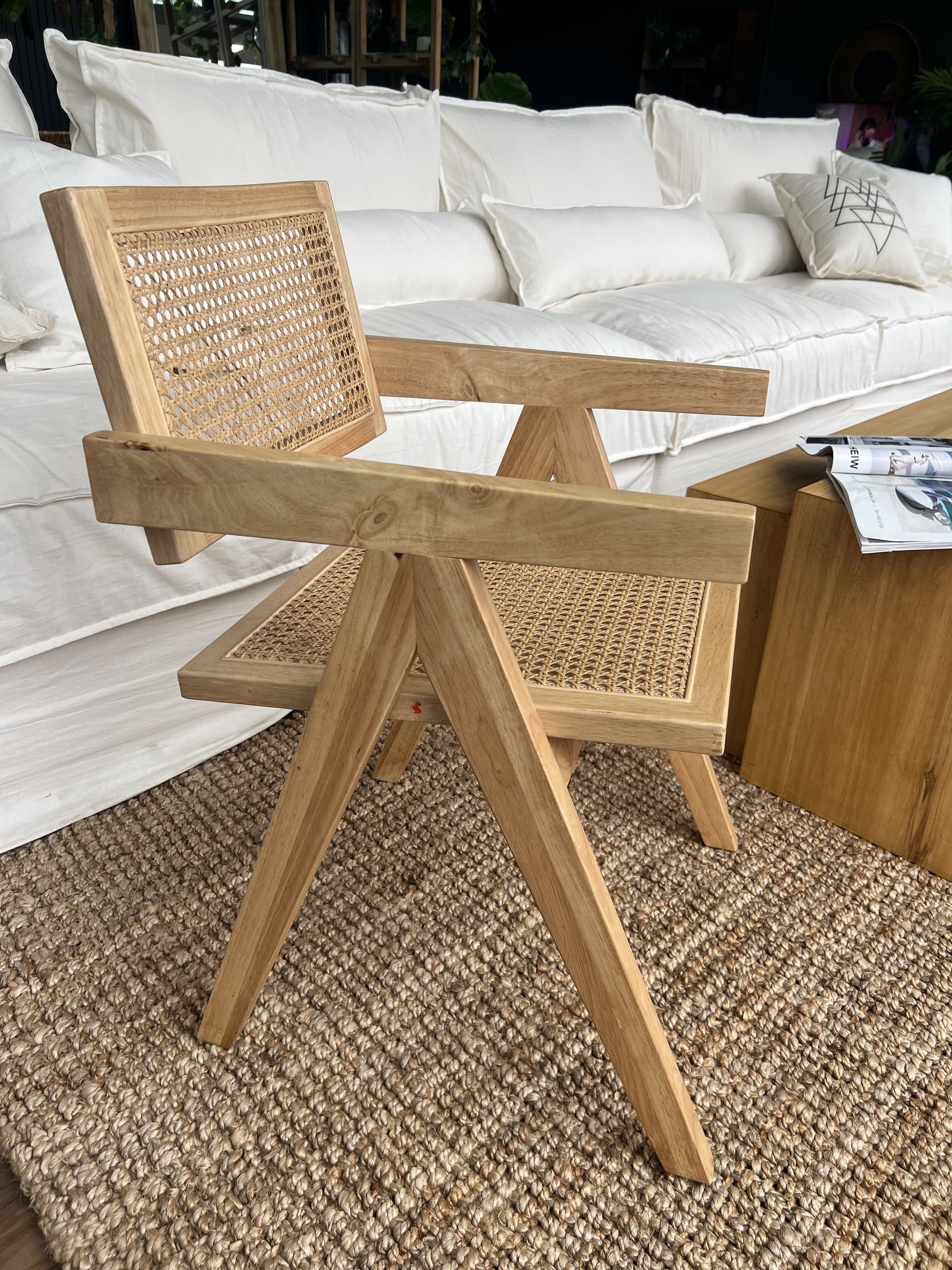 Imágen del producto JEANNERETT CON APOYA BRAZOS 