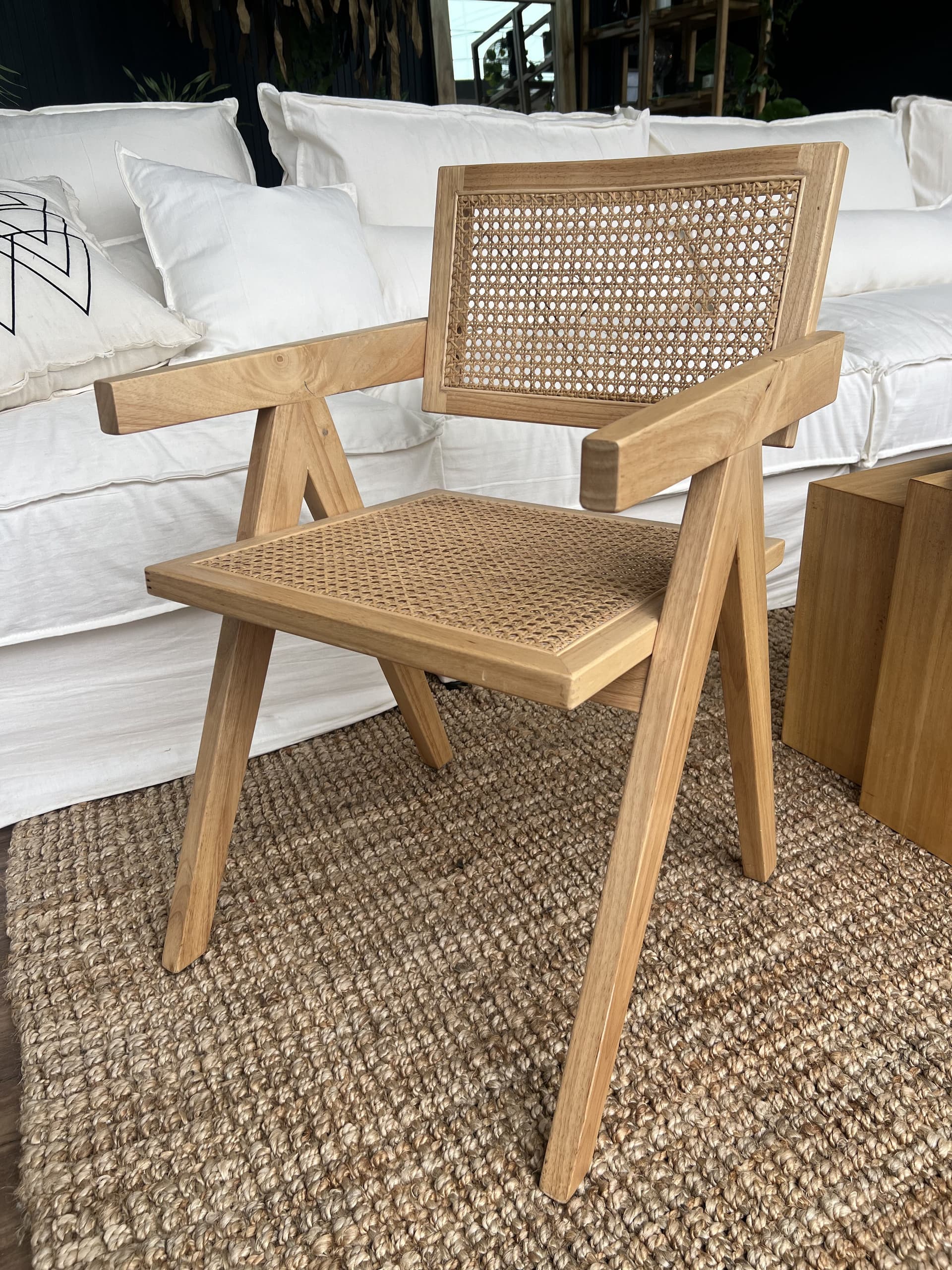 Imágen del producto JEANNERETT CON APOYA BRAZOS 