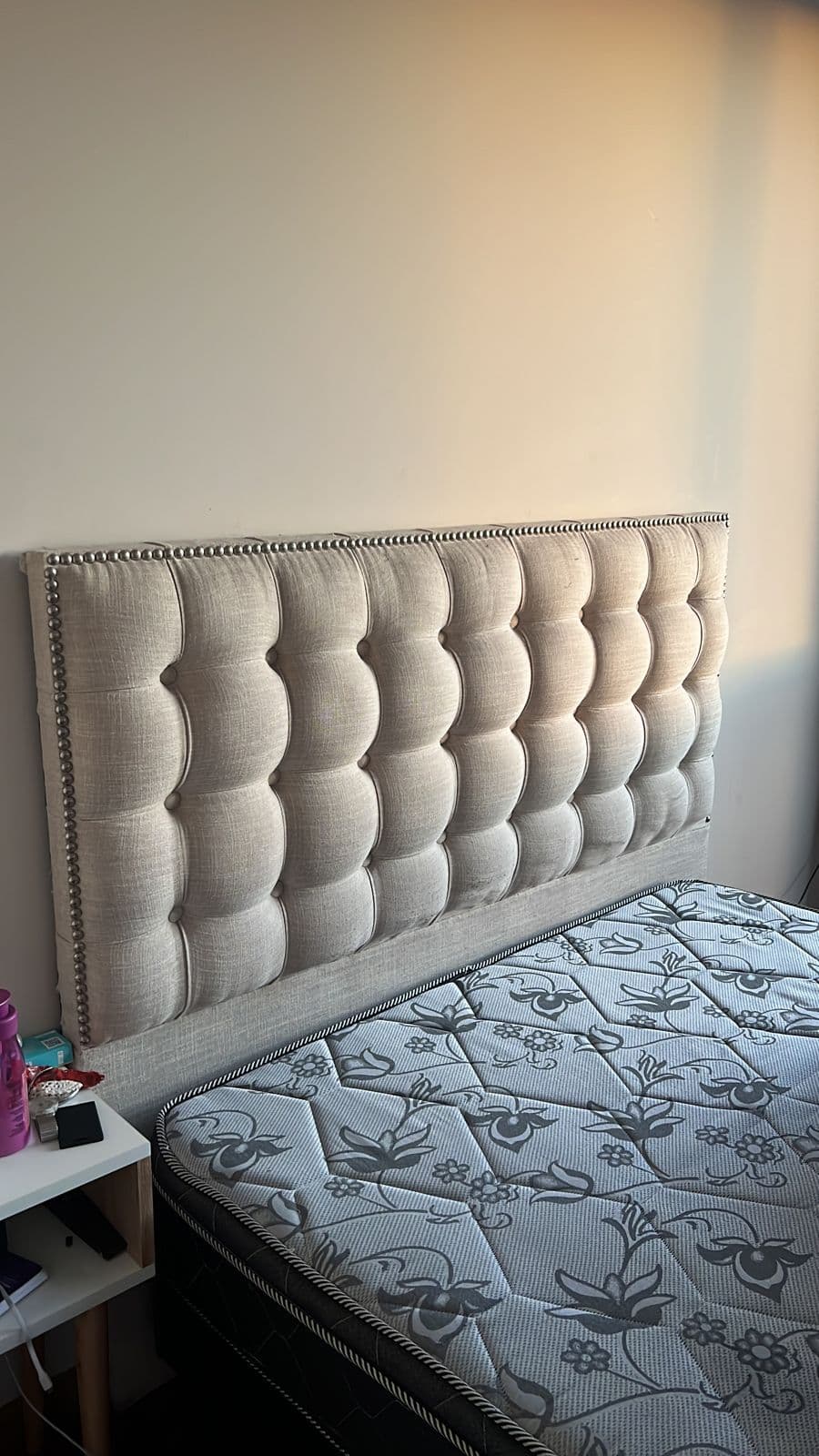 Imágen del producto RESPALDO A CUADROS CON PERIMETRO DE TACHAS