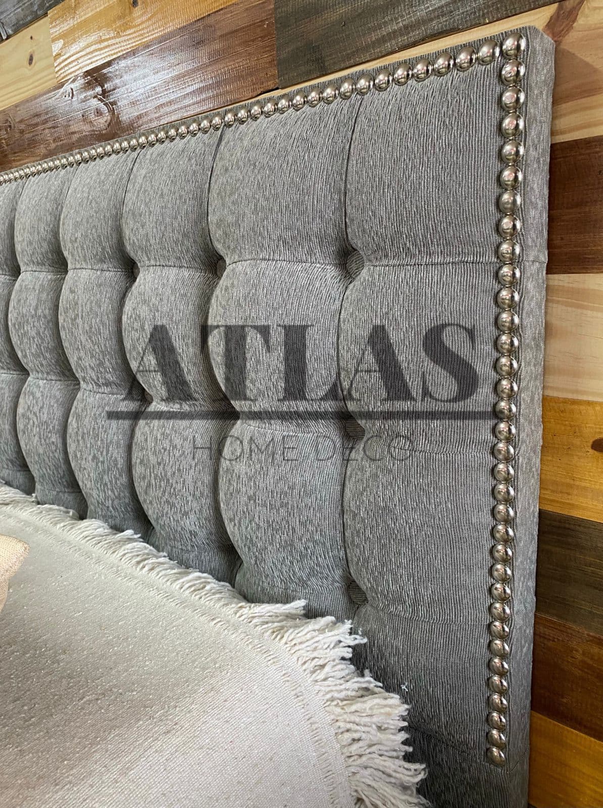 Imágen del producto RESPALDO A CUADROS CON PERIMETRO DE TACHAS