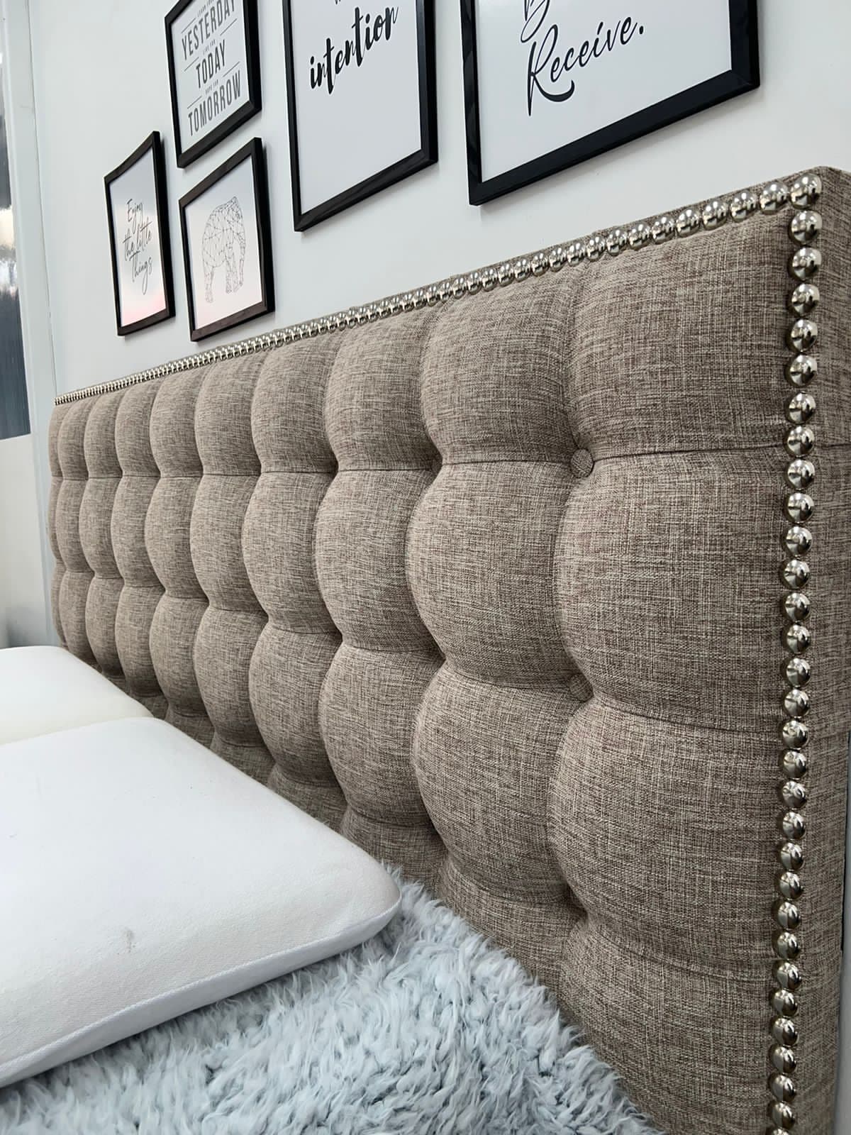 Imágen del producto RESPALDO A CUADROS CON PERIMETRO DE TACHAS