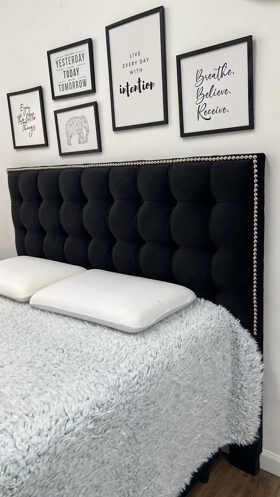 Imágen del producto RESPALDO A CUADROS CON PERIMETRO DE TACHAS